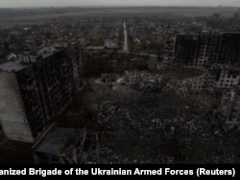 Тепер Росія знищує Костянтинівку. На фото: вид на житлову забудову міста, 12 листопада 2025 року