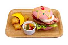 話題の「セーラームーン展」から、限定コラボメニューが登場