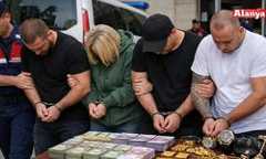 Alanya'da silah zoruyla evine girdikleri kişiyi gasp eden 4 şüpheli tutuklandı