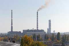 Cherkasy power plant, Cherkasy, Ukraine. Image by Anton Galeta, CC BY-SA 4.0, via Wikimedia Commons.