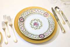 テーブルマナーの基本｜ナイフ・フォーク・ナプキンはどう使う？