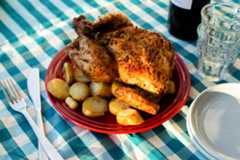 ロティサリーチキンの食べ方｜キッチンバサミだけで8等分にカットできる？