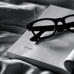 Book-iPad-wallpaper-Reading-Ray-Ban-Glasses