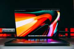 14inch MacBookPro 2021 on GoriMe Desk 06