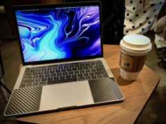 Using MacBook Pro（2018） at starbucks 02