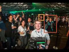 Xbox One Teardown, Xbox One Teardown: step 1, image 2 of 3