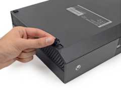 Xbox One Teardown: step 6, image 2 of 2