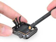 Apple Watch Series 2 Teardown: step 5, image 3 of 3