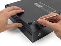 Xbox One Teardown: step 6, image 1 of 2