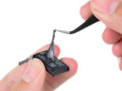 Apple Watch Series 2 Teardown: step 6, image 2 of 2