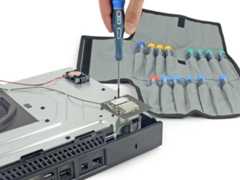 Xbox One Teardown: step 9, image 1 of 3