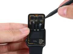 Apple Watch Series 2 Teardown: step 4, image 1 of 3