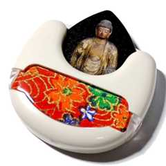 収納する PICKBOY (ピックボーイ) 日本のおみやげギターピック PB100M001 彫刻シリーズ SUZUKI 大正琴ピックケース SPC-500