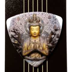 デザイン PICKBOY (ピックボーイ) 日本のおみやげギターピック PB100M001 彫刻シリーズ 千手観音菩薩坐像