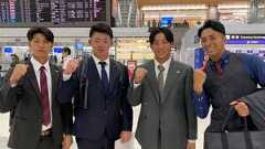 成田空港から出発した巨人の（左から）坂本達也、相沢白虎、宇都宮葵星、吉村優聖歩（球団提供）
