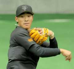 ノックを受ける中田歩夢（カメラ・渡辺　朋美）