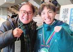 別府大分毎日マラソンで日本人2番手の3位と健闘した青学大の黒田朝日(右)を日本マラソン界のレジェンド瀬古利彦さんが絶賛した