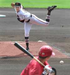 先発した竹丸和幸 (打者・平川蓮) (カメラ・越川 亙)