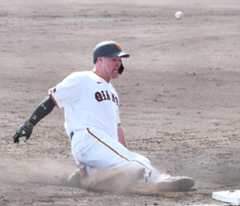 4回無死、右中間に三塁打を放ったリチャード(カメラ・越川 亙)