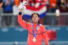 今大会、日本勢１７個目となる銅メダルを獲得したスピードスケートの高木美帆（ＡＰ）