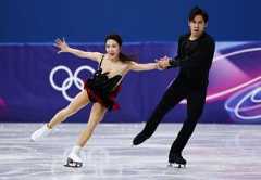 ＳＰで演技する隋文静、韓聡組（ロイター）