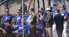 佐々木朗希投手の登板を見学するドジャース・大谷翔平投手、山本由伸投手ら（カメラ・安藤　宏太）