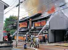 老舗料理店が全焼　創業１４２年「丸屋楼」、　隣接住宅から飛び火　小松・大文字町火災