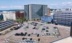 ライブホールの建設予定地。現在はコインパーキングとして活用されている＝金沢市広岡３丁目