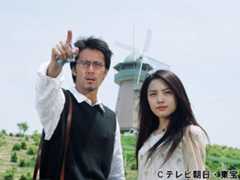 <strong>仲間由紀恵</strong>と<strong>阿部寛</strong>が織りなすコメディとミステリーの絶妙なバランス！25周年を迎える「トリック」シリーズ