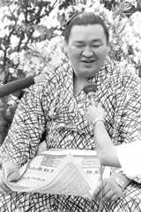 【写真】祖父は元大横綱、母はロシア人の超イケメン18歳モデル 190cmミステリアス美貌が断トツ!