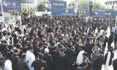 Lawyers march on CM House for withdrawal of govt appeal before FCC in Karoonjhar mining case