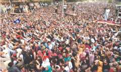 A large number of men, women and children gather in front of Karachi Press Club to mark Sindhi Culture Day on Sunday.—Shakil Adil / White Star
