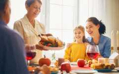 在冬天應該提早吃晚餐嗎? 專家釋疑