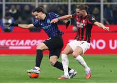 MILAN, ITALY - NOVEMBER 23: Carlos Augusto of FC Internazionale is challenged by Adrien Rabiot of AC Milan during the Serie A match between FC Internazionale and AC Milan at Giuseppe Meazza Stadium on November 23, 2025 in Milan, Italy. (Photo by Marco Luzzani/Getty Images)