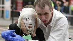 Paul Dadge helping a woman who was hurt in the Edgware Road bombing