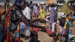 Displaced people at a camp in South Sudan (8 January 2013)