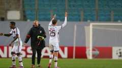 Thomas Muller salutes empty stand