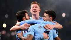 Kevin de Bruyne with his team-mates