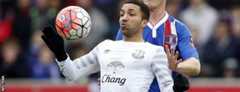 Aaron Lennon chests the ball