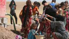 Iraqi displaced people at a temporary camp near Arbil (18 June 2014)