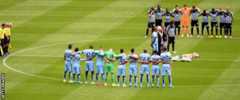 Manchester City and Newcastle United players gather in the centre circle to pay tribute along with the crowd at St James' Park to Magpies fans Liam Sweeney and John Alder
