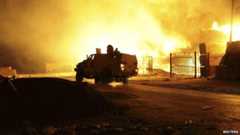 A building on fire after clashes between rival militias in the Sarraj district of Tripoli (23 August 2014)