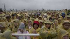 Crowds at the papal Mass in Tacloban