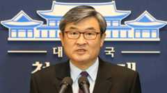 Cho Tae-yong, South Korean deputy chief of the presidential office of national security, issues a statement in Seoul, South Korea, 3 February 2016, warning that North Korea will pay a severe price should it go ahead with its rocket launch