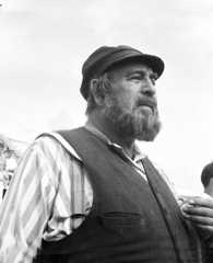 שחקן בסרט בדמות טוביה