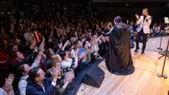 Sultan'a saygı duruşu