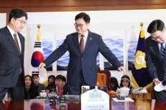 여야, 추경·4월 본회의 일정 합의 불발…오후 다시 회동
