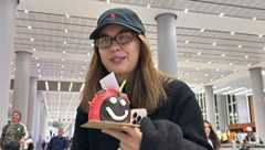 Afra Saraçoğluna doğum günü sürprizi