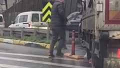 İstanbul- Küçükçekmece’de trafikte kaynak tartışması: Otomobil sürücüsü kamyoneti yumrukladı