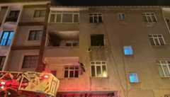 Sancaktepe’de üç katlı binada yangın